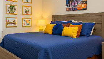 Spacious 4BR House Sleeps 9 Outdoor Lounge with Fire Pit plus Games - Foto 1