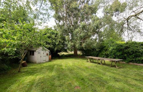 The Artist's Studio at Meadow Cottage - Photo 19
