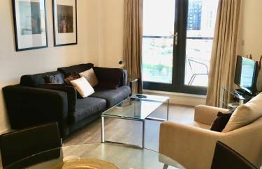 New Central Woking 1 and 2 Bedroom Apartments with Free Gym, close to Train Station - Photo 25