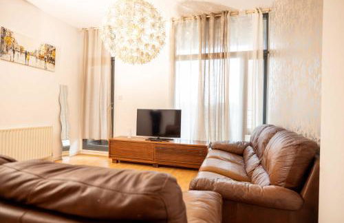 Muirhouse 2BR Apartment with Free Parking - Foto 9