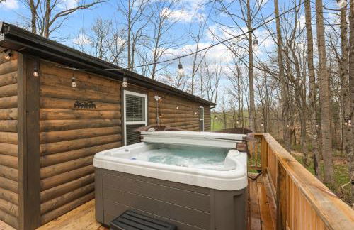Cabin with King Bed , XBOX, HotTub, Games, Firepit , Stargazing Dome - Photo 39