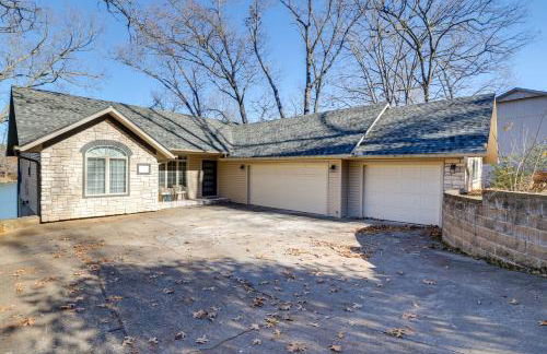 Lakefront Retreat with Game Room in Bella Vista! - Foto 34