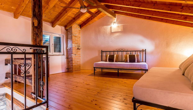 Rustic Holiday Home With Private Pool in the Center of Medulin Near the Beach - Foto 5, Habitación