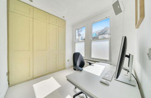 Entire Modern Apartment with Garden Near Underground Station - Foto 4