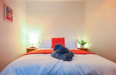 Premium Family Home with PS5 Console and Private Garden - Foto 14