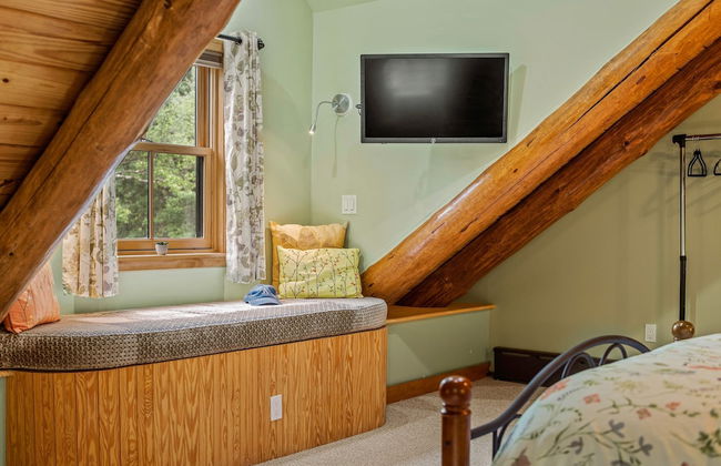 The Bigwood Cabin by Avantstay Hot Tub Firepit Pool Table Private Yard - Photo 41