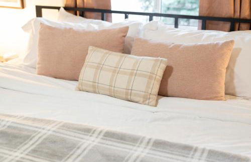 Walk to GC Train Depot and Route 66, king beds, game room, BBQ, firepit - Photo 22