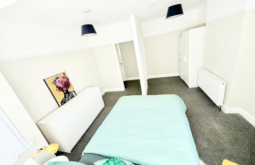 Spacious 5-Bedroom house close to station - Foto 8