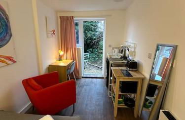 Garden Apartment with free Parking and EV - Foto 1