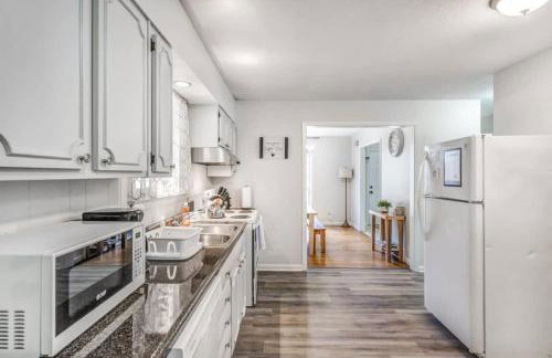 Fenced Yard Centrally Located-Parkway Village Pad - Foto 19