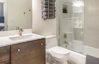 Boutique 1BR Condo - Walk to Memorial Stadium - Historic Hayward Place - Foto 9