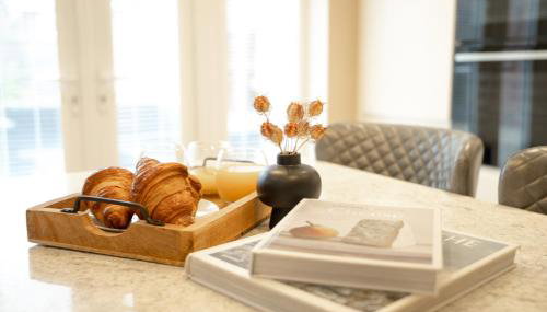 High-Spec Home, Office, SkyTV - for Families, Relocators & Contractors - Foto 3