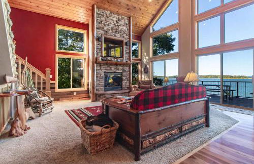 Spacious Leech Lake Home on 2 Private Acres, 200' of lake shore 15 Minutes to Walker with boat lift, dock, swimming, fire pit - Foto 6