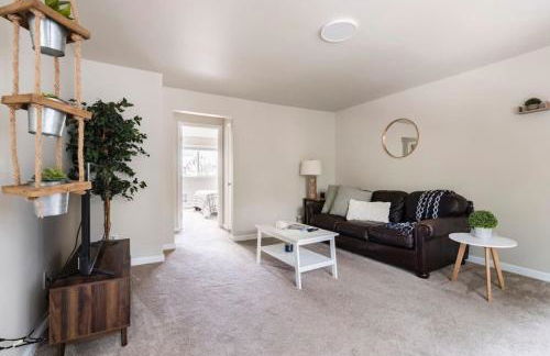 Spacious Kenmore Apartment- King Bed, Queen Bed, Fast Wifi - Foto 1
