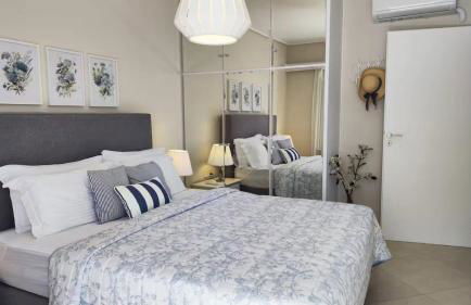 Overlooking the blue sea - Foto 16