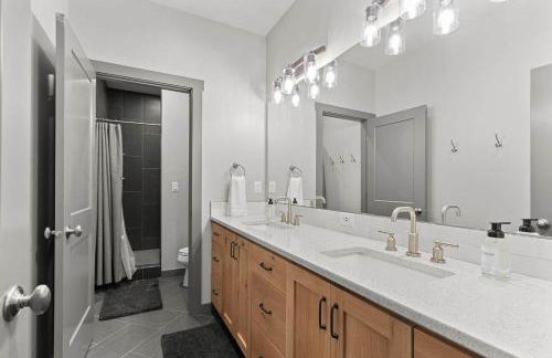 West Cabin- Yellowstone Family Retreat- Sled Hill - Foto 43