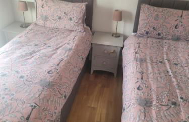 Oak Cottage with private log fired hot tub - Foto 17