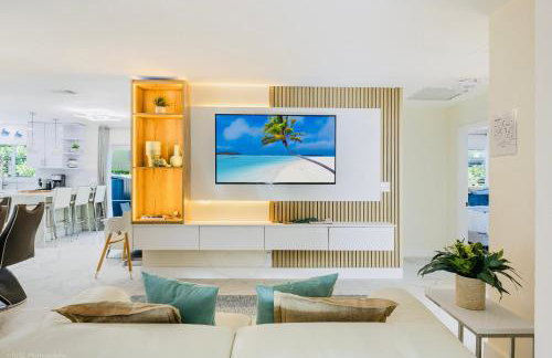 Coastal Paradise Retreat - Mini Golf, 4 Bedrooms, Game Room, Htd Pool, BBQ Fire Pit - Foto 3