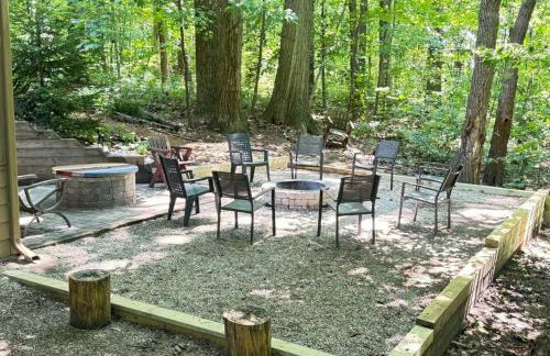 Woodshores Retreat - cozy retreat, hot tub, Lk MI - Photo 44