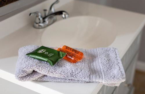 Riverview Loft! Downtown Alton - Foto 12