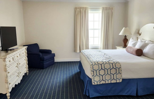 Waterside Resort - Photo 2