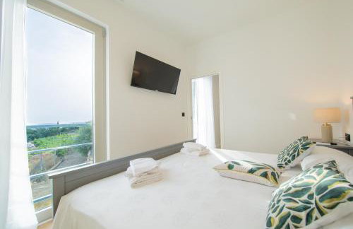 Seaside Elegance Suites - Photo 36