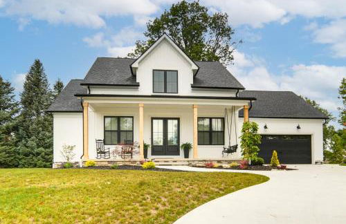 Walk to Lake Erie Sleek Retreat with Screened Patio - Foto 29