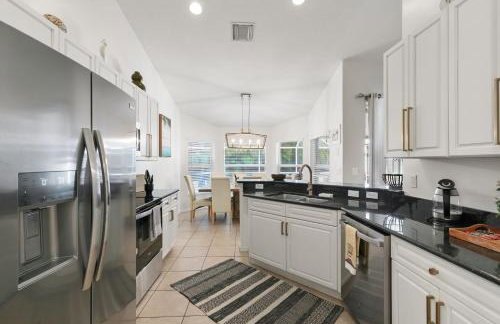 Beautifully-furnished Naples Home l Pool l Hot Tub - Foto 27