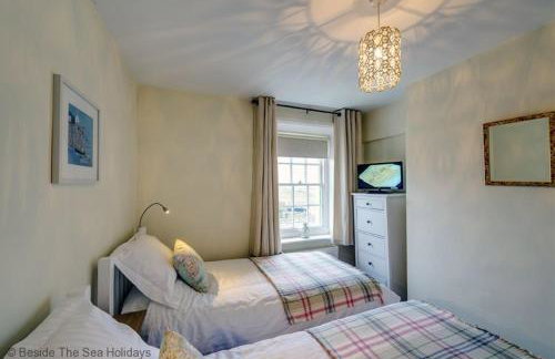 Coastguards Lantern - Photo 23