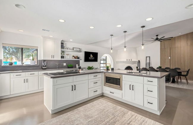 5BR Resort-style Oasis 2 Primary s Cabana Gameroom - Photo 12