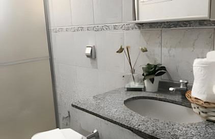 Casa com 2 suites e 1quarto piscina Ar para 8 hospedes - Foto 65