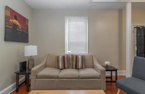 The Broadway Bungalow Walk to Riverwalk Dining! - Foto 12