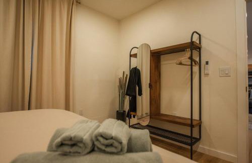 Sage Suite at ArnoTriplex! Private Hot Tub-Close to Downtown-Pet Friendly-No Pet Fee! - Photo 18