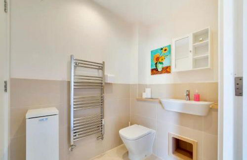 Pass the Keys 53 Austin Drive · Modern Townhouse near Addenbrookes Own Parking - Foto 40