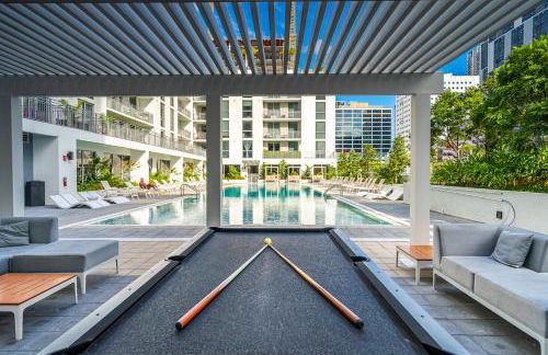 Miami Magic Vibrant 2 Bedroom with Free Parking - Photo 32