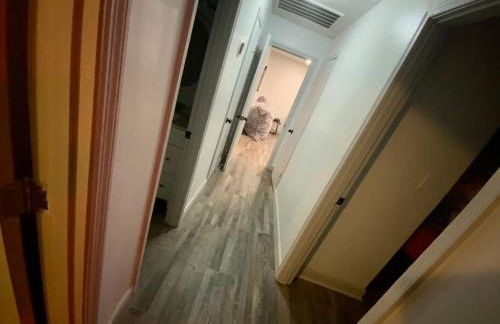 Serene and Modern 5 Location, Queen Bed, Parking - Foto 9