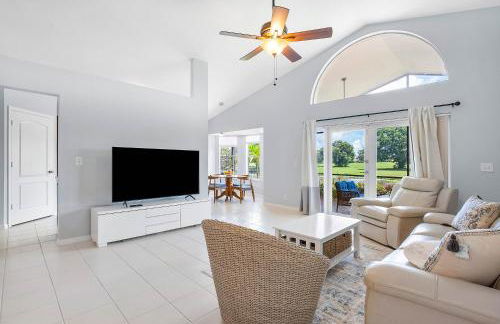 Cozy and Relaxing Retreat House - Photo 11