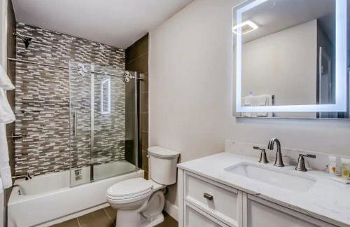 Dog friendly condo with beach access, hot tub, firepit - Foto 71