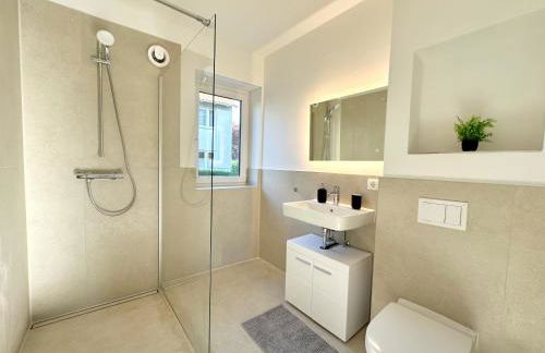 LIVA Stays - Henstedt Ulzburg - Nähe Hamburg & Flughafen - Nähe Bahnhof - Terrasse - Smart-TV - Foto 11