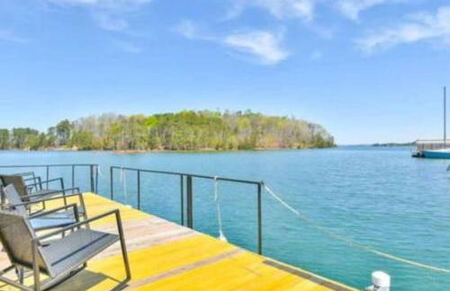 NEW! Lakefront|Lux|Games|HotTub|Dock|Friends+Fam! - Foto 46