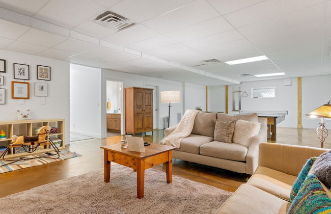 Beautiful Home on a Quiet Lot, Sleeps 14, Treehouse & Game Room! - Foto 13