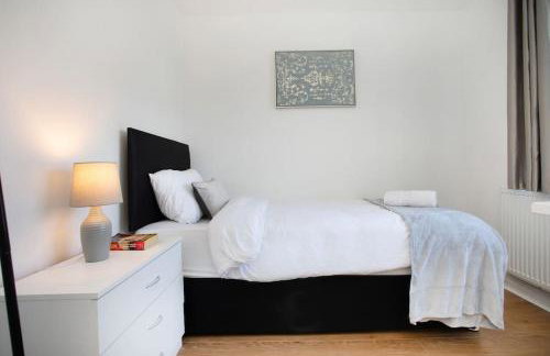 Rawmarsh House, Rotherham for contractors & Families, off-road parking, high speed wifi - Foto 8