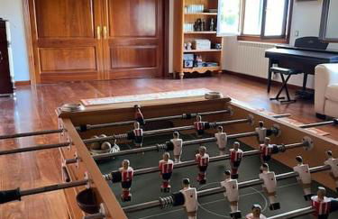 Mansión con Jacuzzi a 40 grados, gran piscina y Pádel - Photo 10