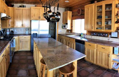 Red Rock Ranch Log Cabin: Large, Fully Furnished - Foto 16