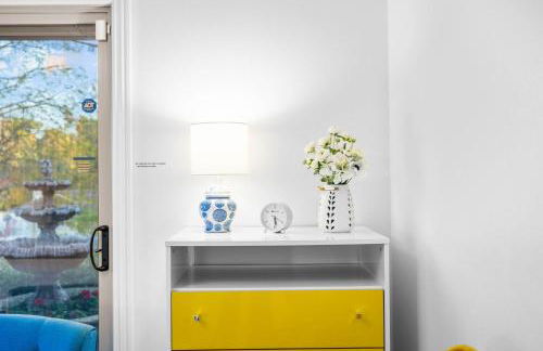 Nature-Inspired Stay with Pool, Fire Pits and More - Foto 13