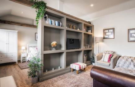 The Old Tractor Shed - Photo 4