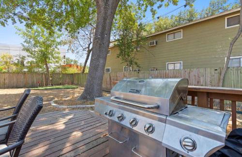 Bright Renovated ATX Home with Yard and Cowboy Pool - Foto 20