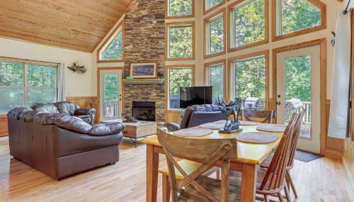 Murrayville Lakefront Cabin with Boat Slip and Grill! - Foto 4