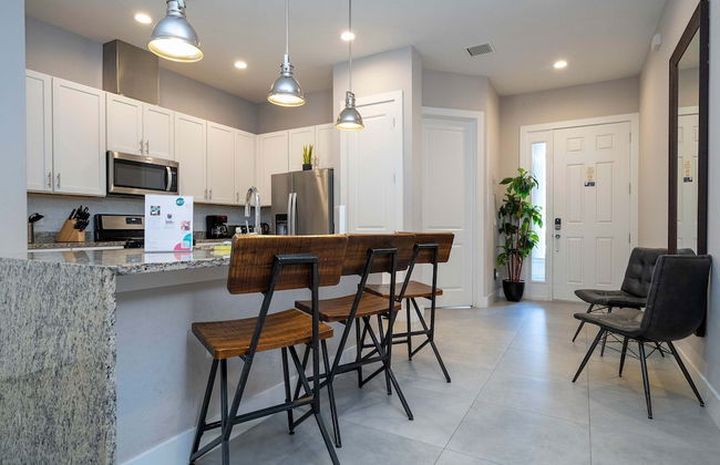 Modern Chic Home Mickey and Toy Story Rooms - Foto 9