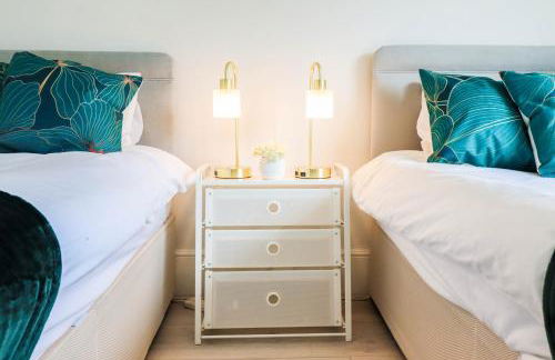 Spacious 4-Bed Home, Perfect Stay with Free WiFi - Foto 60